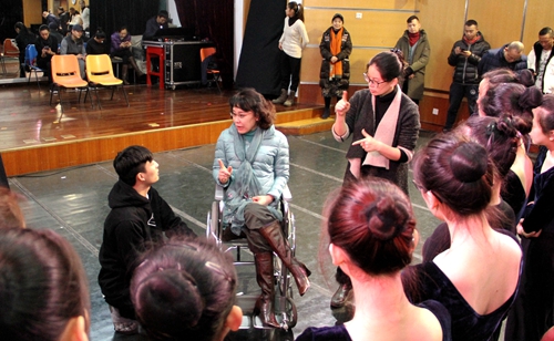 ͼΪ������ϯο��������������Ա�������ǽ���